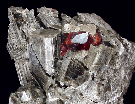 Mineral Specimens: Grossular Garnet from Goodall Quarry, Sanford, Maine